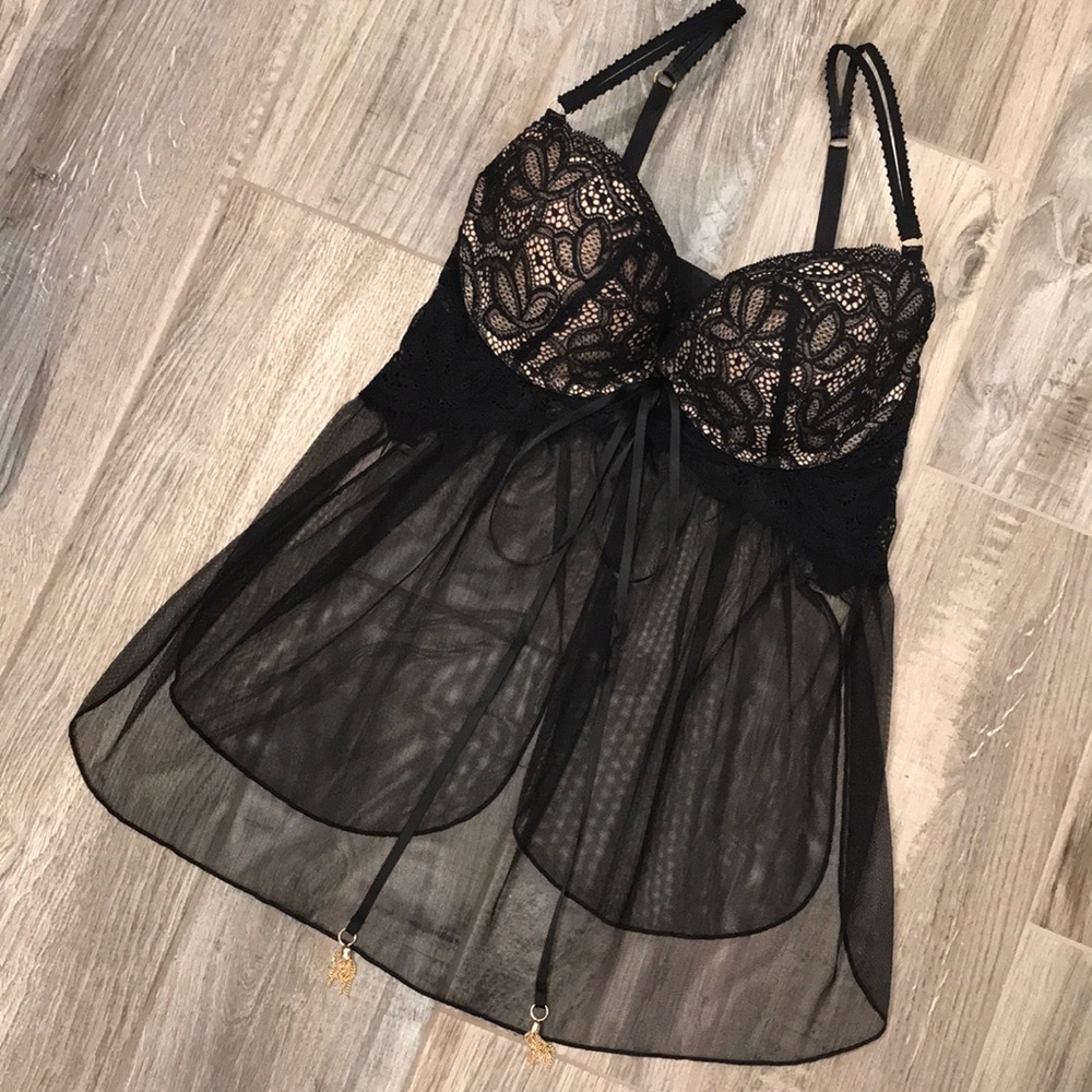 Victoria’s Secret 34D Lace Push-up Lingerie. Black
